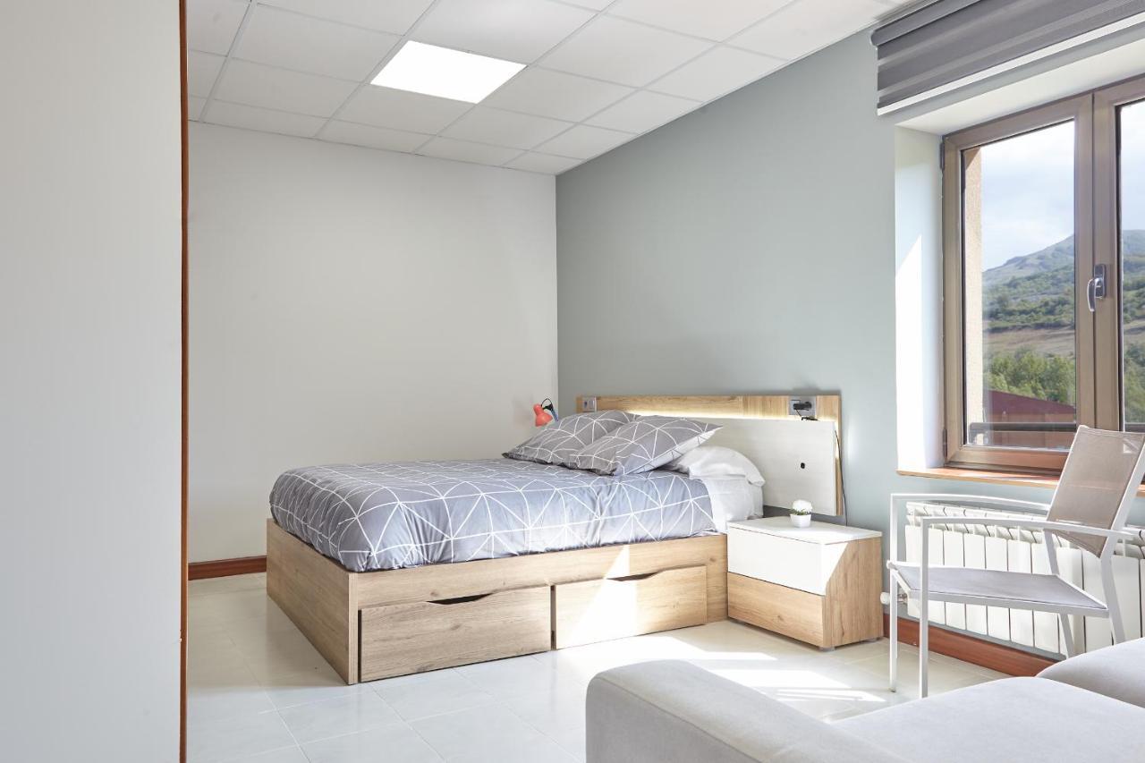 Hostal Fontanan La Pola de Gordon 外观 照片